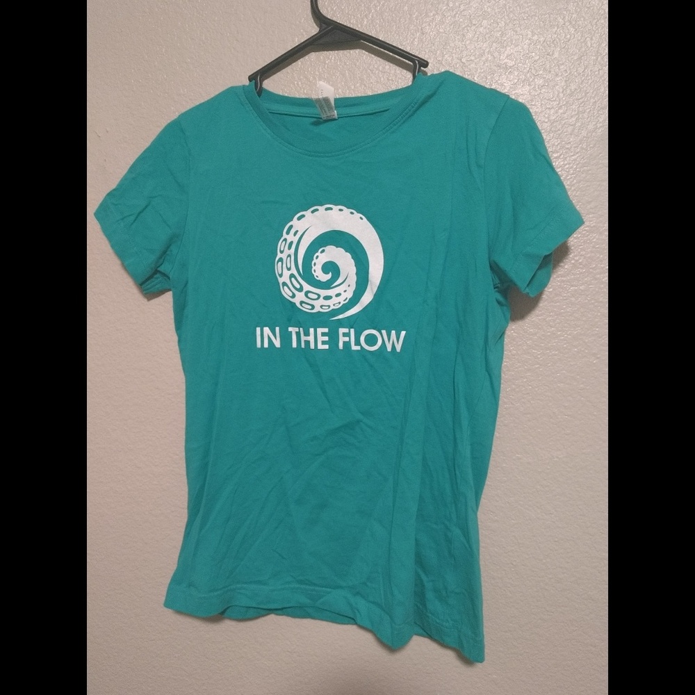 In the flo tee💙